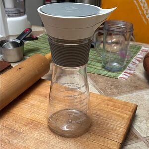 Pampered Chef Measure, Mix, & Pour Salad Dressing Mixer & Dispenser 15 oz